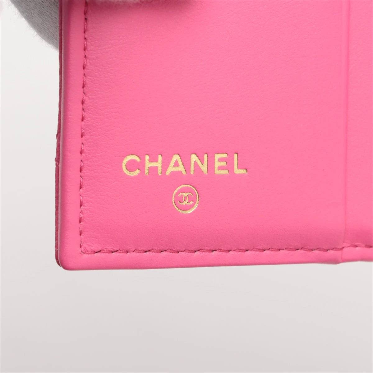 未使用に近い　シャネル クルーズライン マトラッセ コンパクト 財布 ピンク 2019年 クルーズライン 新作 CHANEL シャネル マトラッセ ビッグ