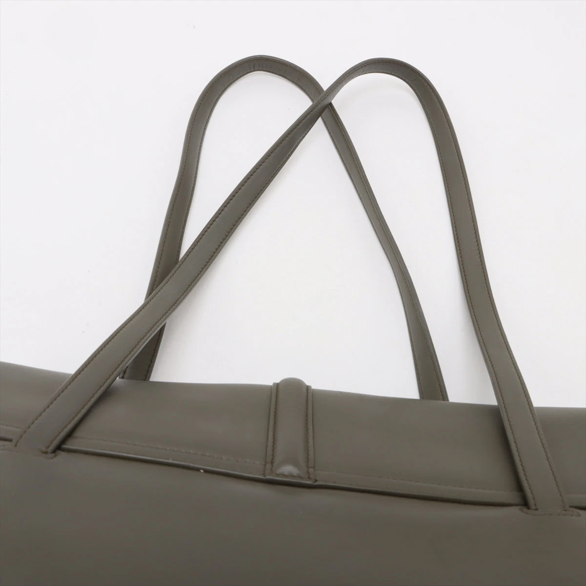 CELINE セリーヌ ソフト16セーズ ラージ レザー ショルダーバッグ カーキ CELINE（セリーヌ） ショルダーバッグ ミディアム ソフト16（セーズ
