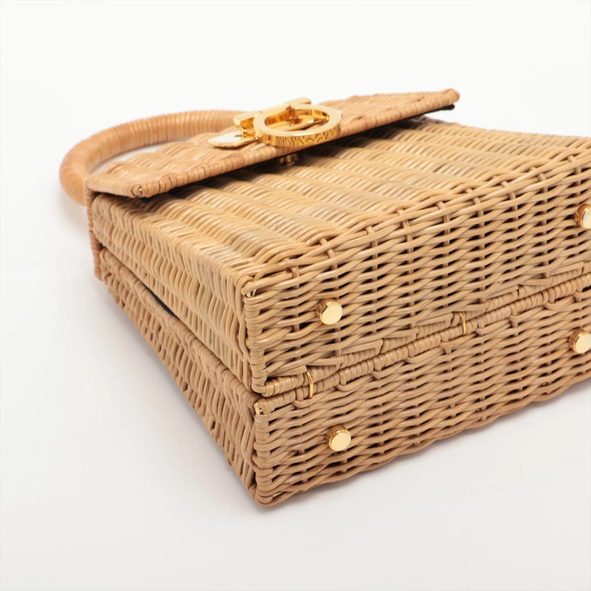 フェラガモ ガンチーニ ラタン カゴバッグ ベージュ A3005686