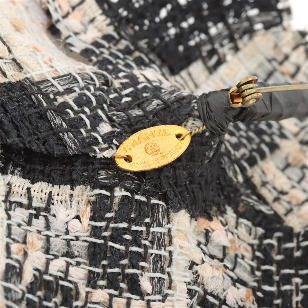 シャネル カメリア コサージュ ファブリック ブラック ツイード スパンコール CHANEL シャネル スーツ ブラック マルチ ウール ツイード