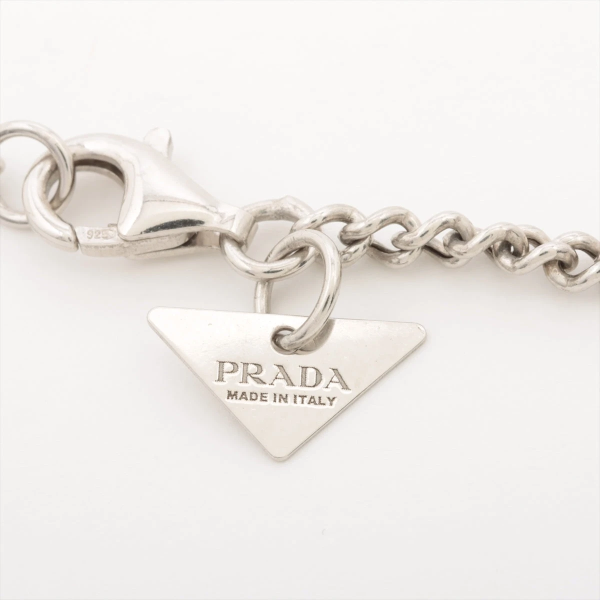 PRADA プラダ ナイロンシュシュ ブラック トライアングルロゴ シルバー ブラック Re-nylon シュシュ | PRADA