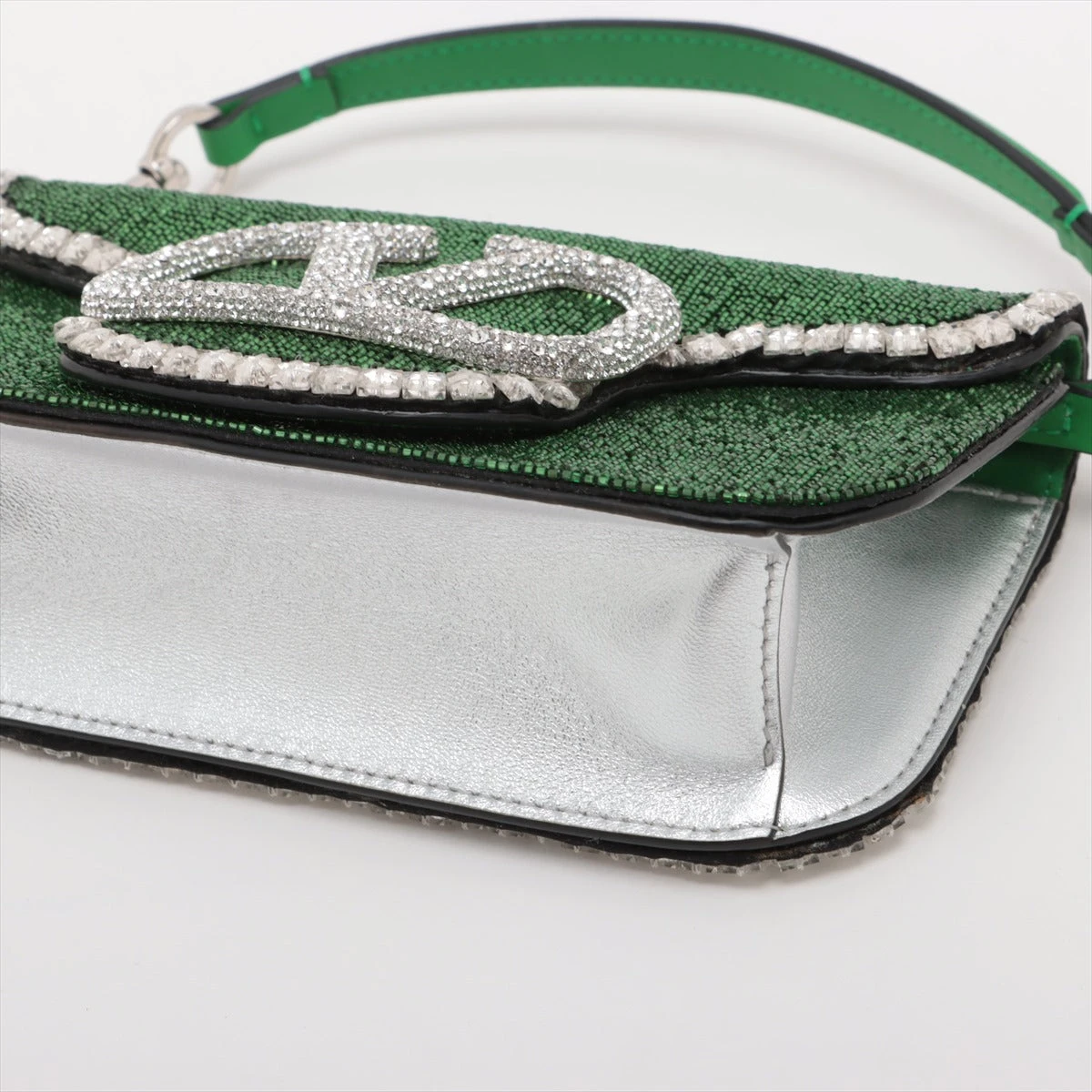 【未使用に近い】ヴァレンティノガラヴァーニ ショルダーバッグ ロゴ カモフラ valentino garavani - VALENTINO ヴァレンティノ カメラバッグ