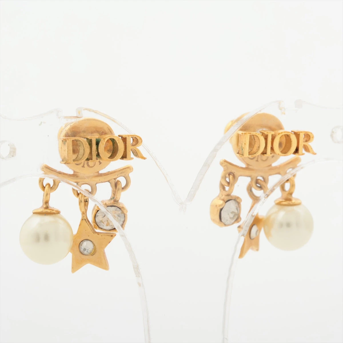 Dior パールデザイン ピアス(両耳用) Dior パール ロゴ ピアス(両耳用) - メルカリ