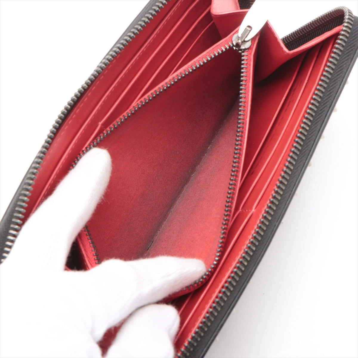 ✨️美品✨️ クリスチャンルブタン スタッズ ラウンドジップ 型押し レザー 黒 赤 ✨️美品✨️ クリスチャンルブタン スタッズ ラウンドジップ 型押し