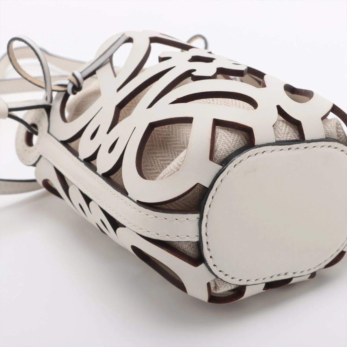 【完売必至】ロエベ■アナグラム カットアウト ショルダーバッグ LOEWE 大人気 ロエベ loewe アナグラムカットアウト ポケット