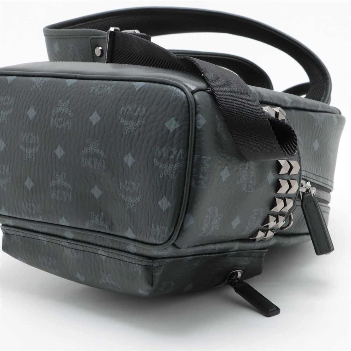 MCM ヴィセトス レザー×スタッズ バックパック/リュック