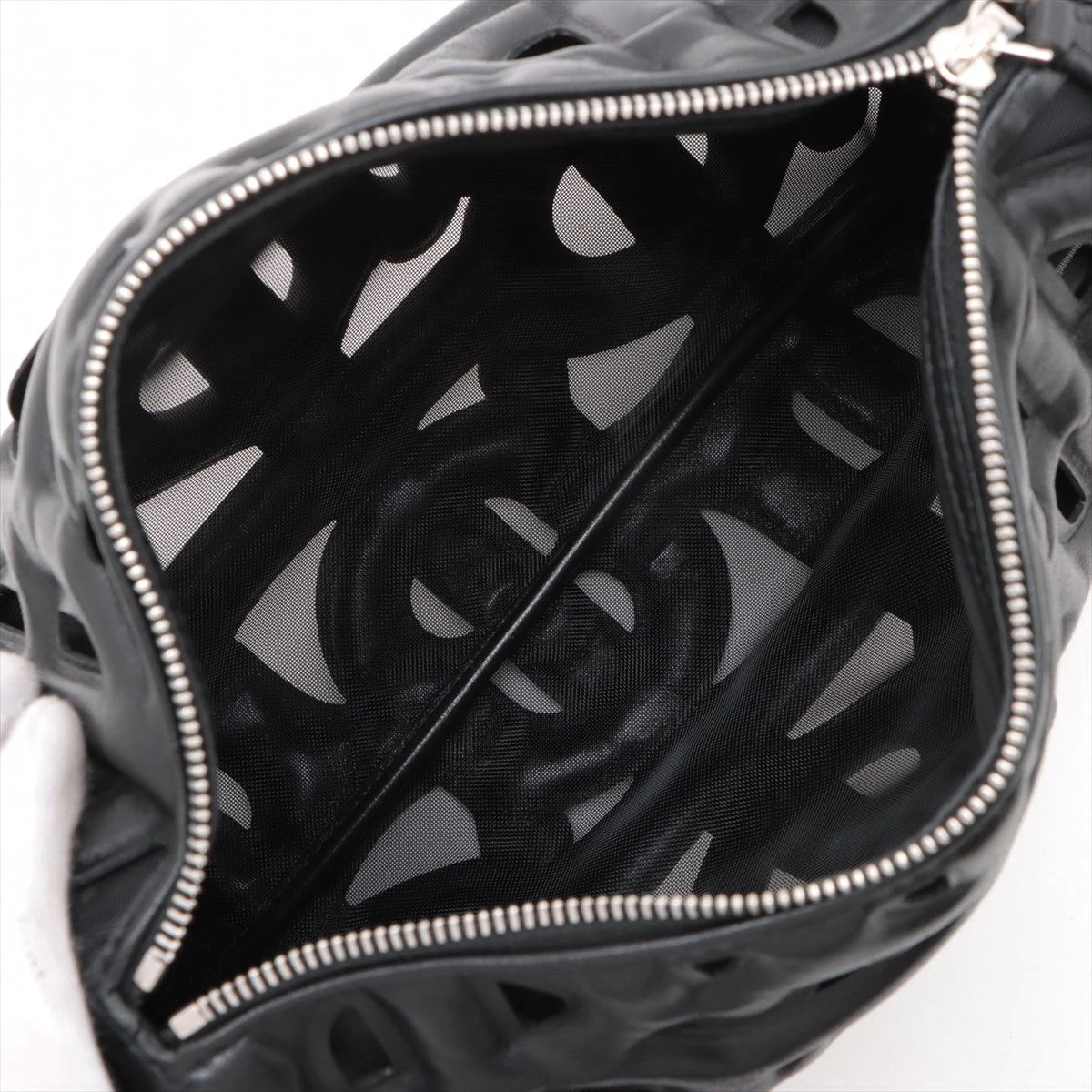 美品 BURBERRY ショルダーバッグ TB ブラック レザー BURBERRY バーバリー ショルダーバッグ レザー TB モノグラム