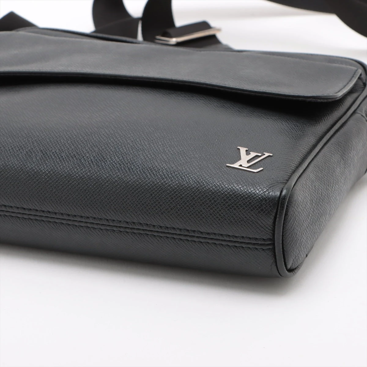 ルイヴィトン タイガ アレックスメッセンジャー バッグ ノワール Louis Vuitton ルイヴィトン 【極美品】 タイガ アレックス
