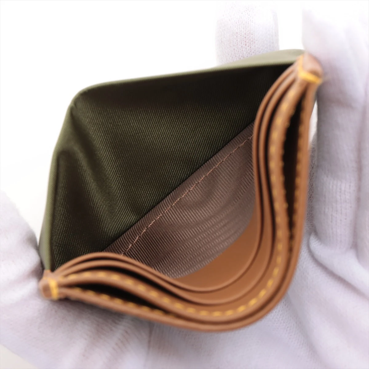 プラダ　ブラウス　カーキ　ナイロンポーチ　カードケース 11540248.jpg