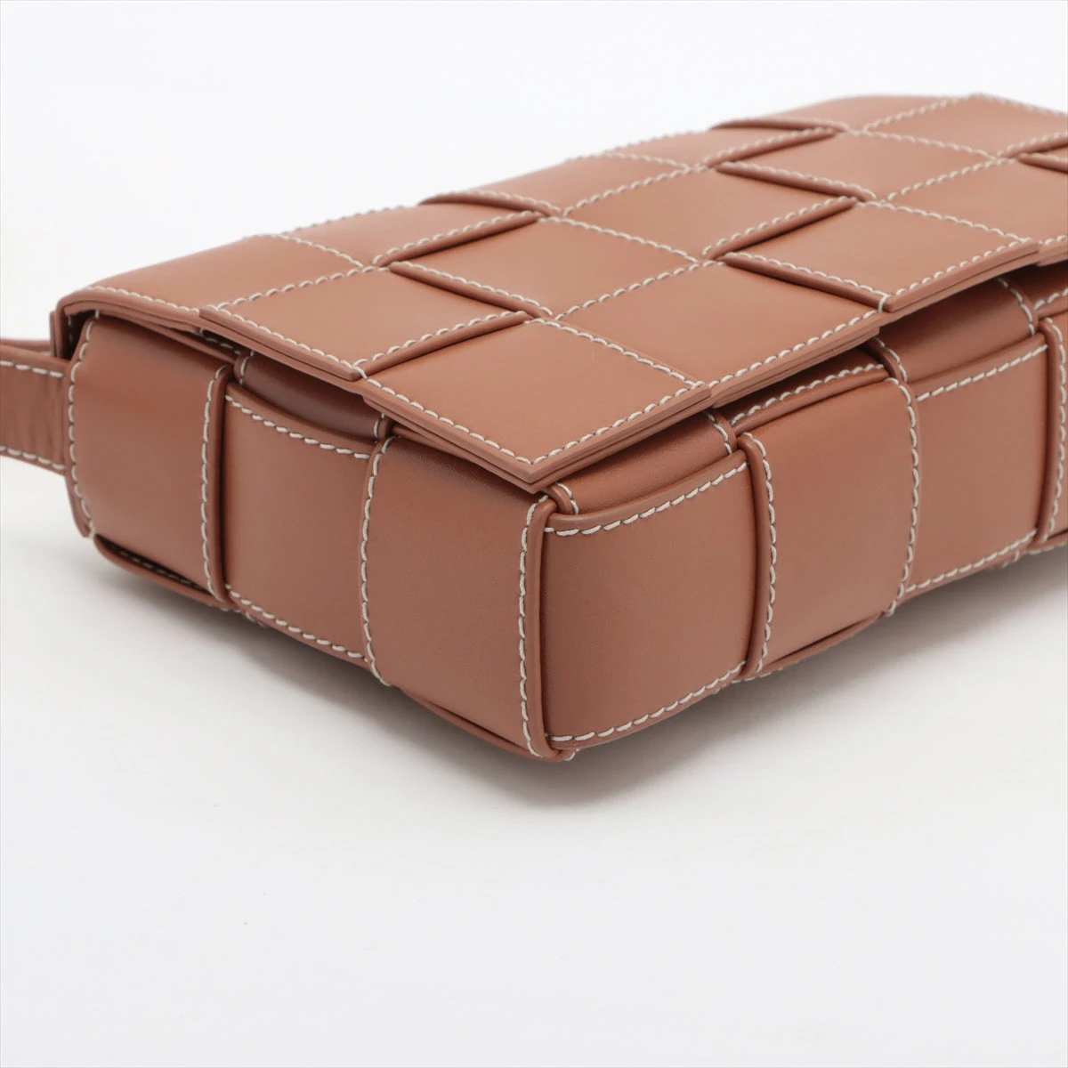 ボッテガヴェネタ マキシイントレチャート カセット レザー
