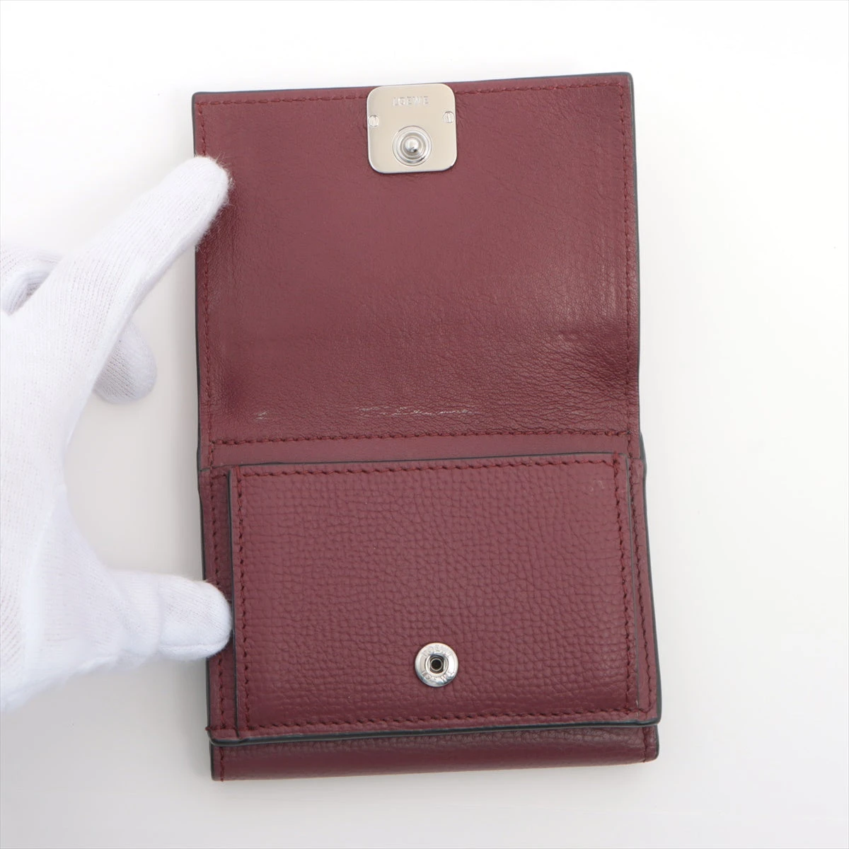 ロエベ アナグラム トライフォールド レザー コンパクト