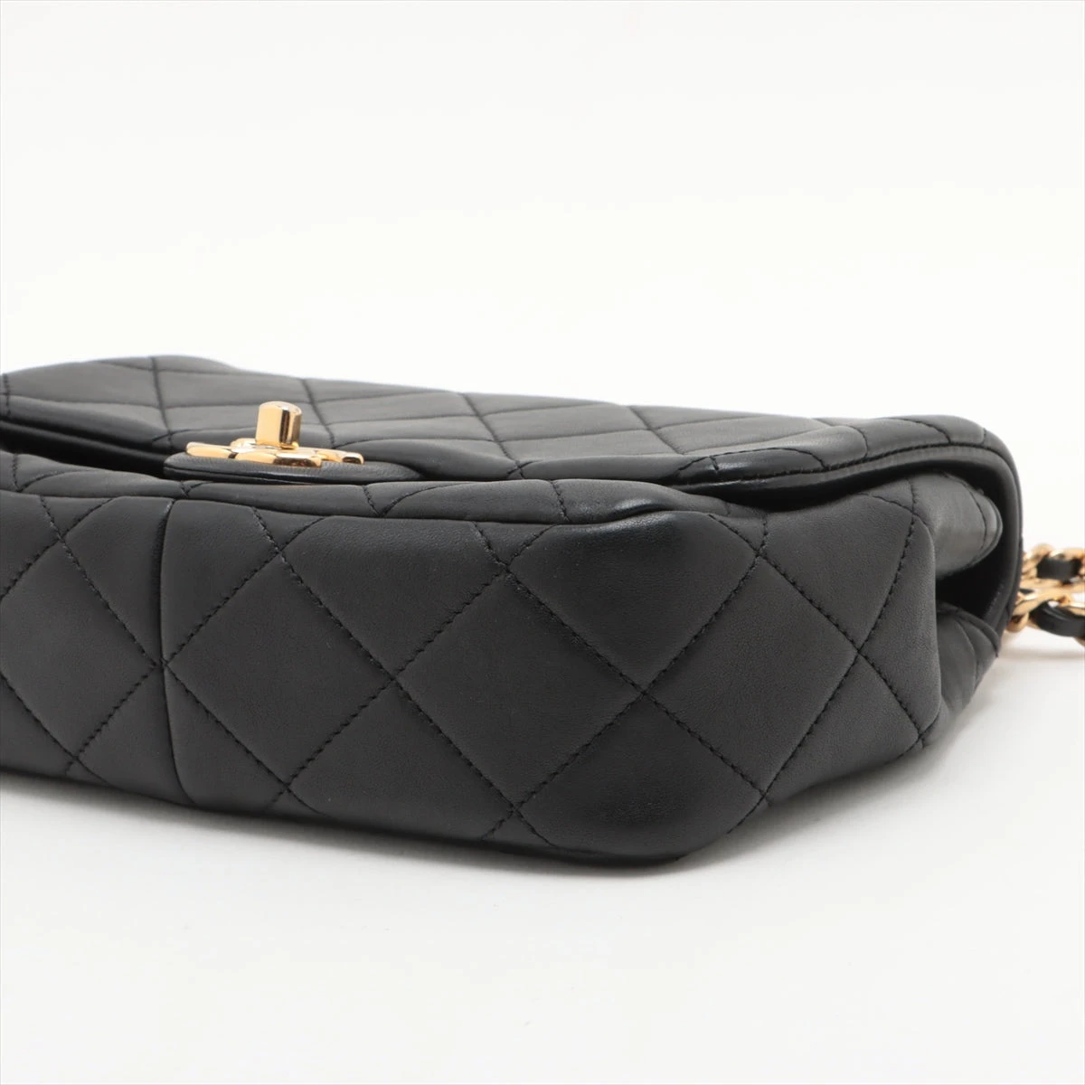 シャネル マトラッセ ラムスキン チェーンショルダーバッグ ロゴ