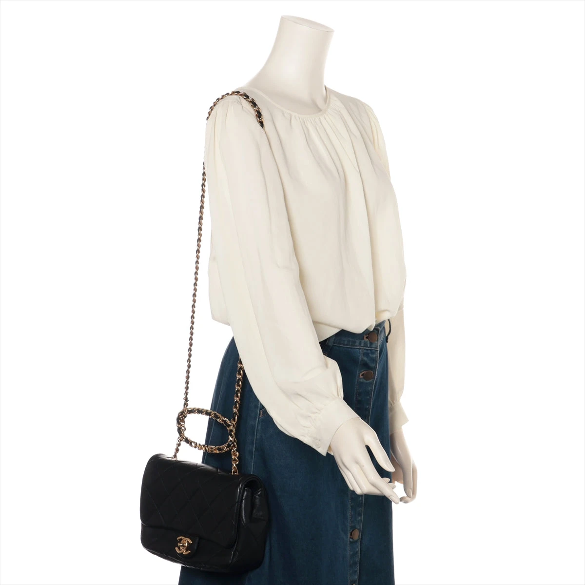 シャネル マトラッセ ラムスキン チェーンショルダーバッグ ロゴ入り
