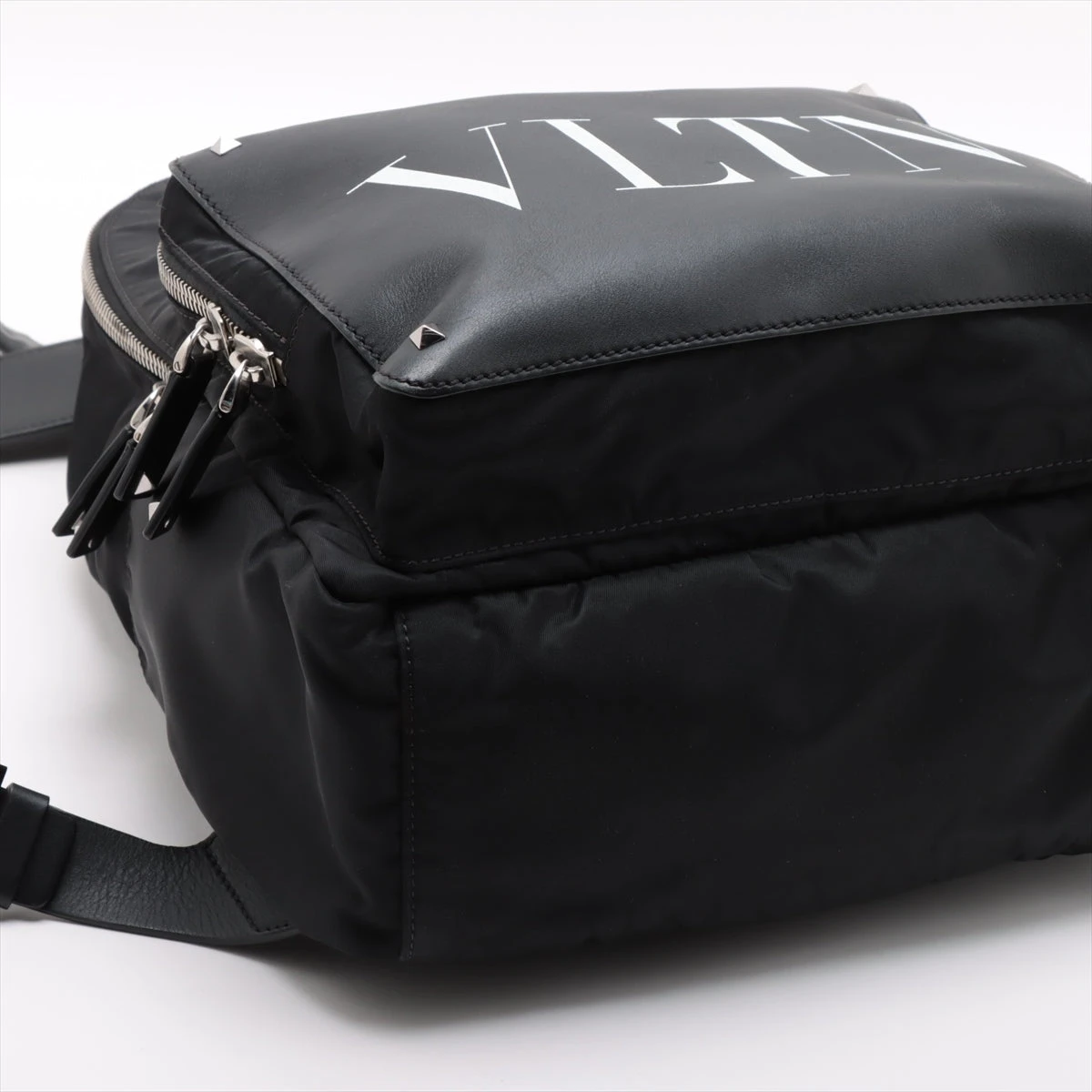 ヴァレンティノガラヴァーニ VLTN ナイロン×レザー バックパック 