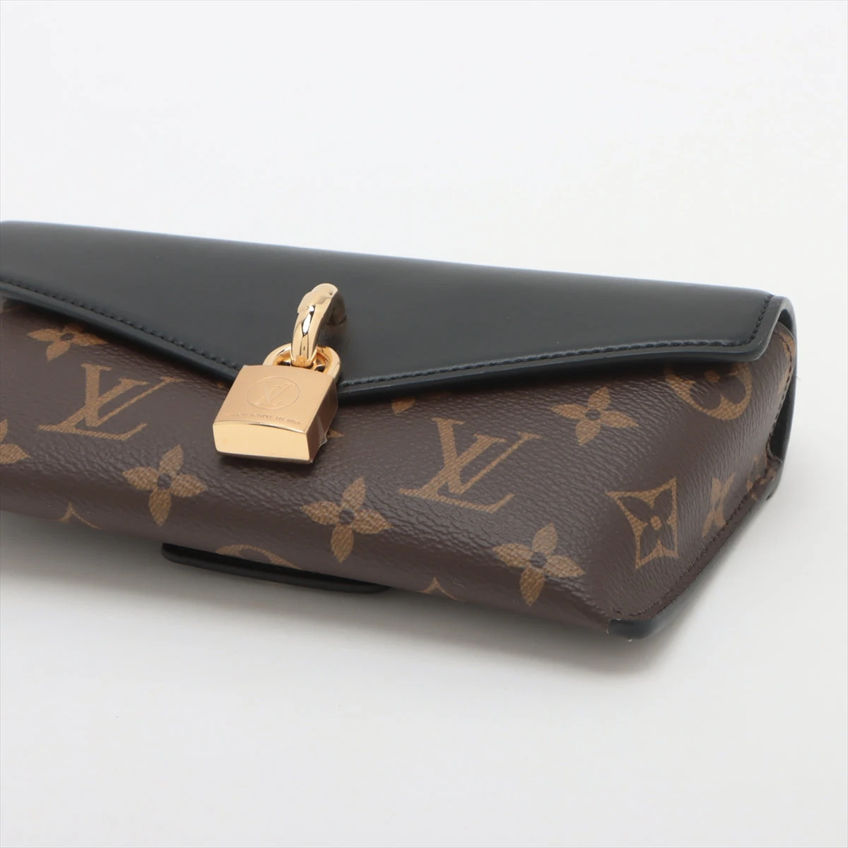 【国内発送】 LOUIS VUITTON パドロック・オンストラップ 楽天市場】ショルダーバッグ パドロック・オンストラップ