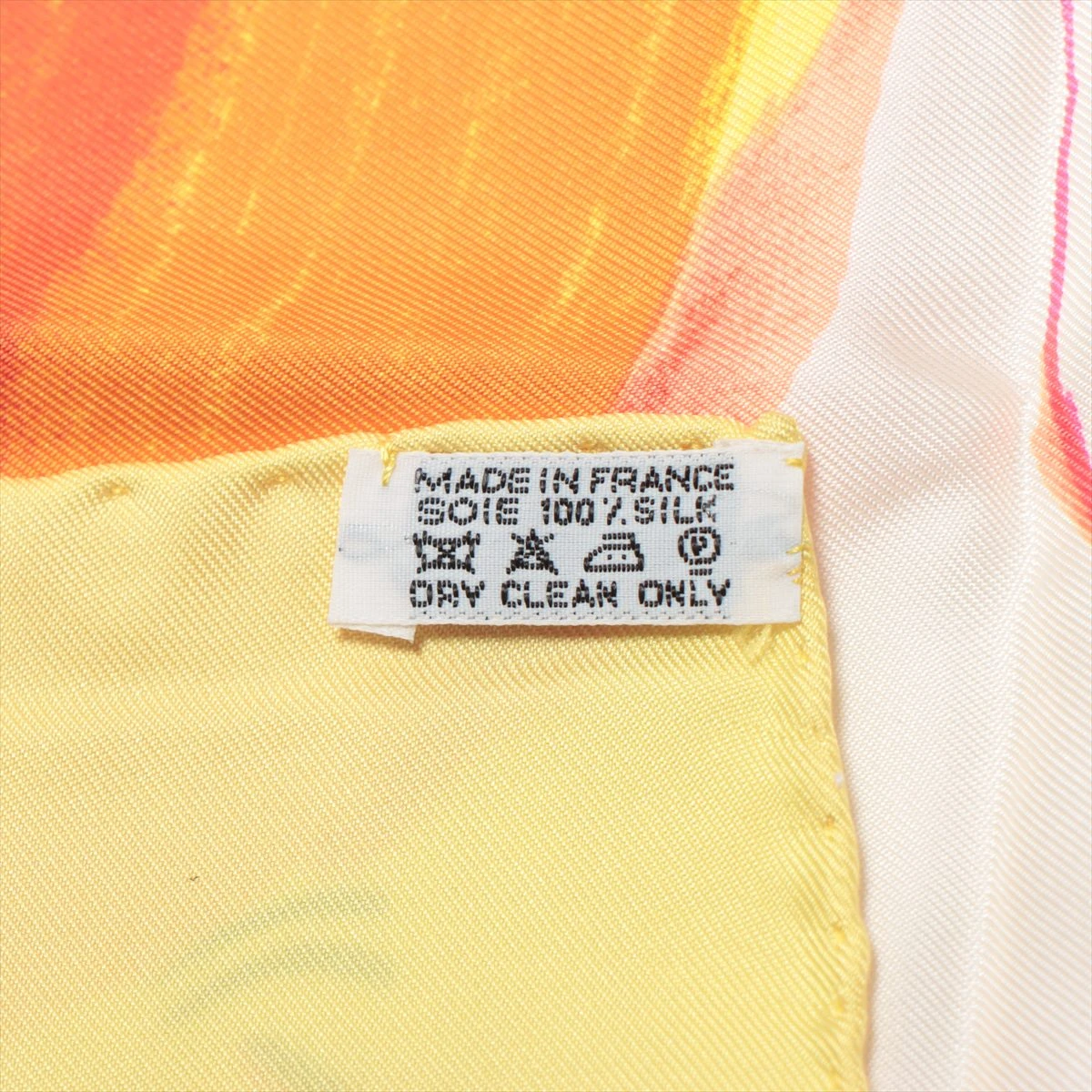 HERMES/エルメス カレ90 三千年紀の微笑 スカーフ シルク b_113 HERMES/エルメス カレ90 三千年紀の微笑 スカーフ シルク b_113