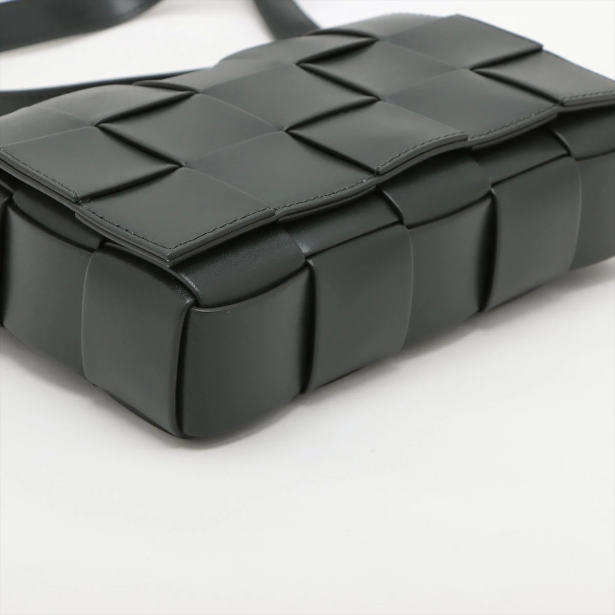 ボッテガヴェネタ マキシイントレチャート カセット ノベルティレザー
