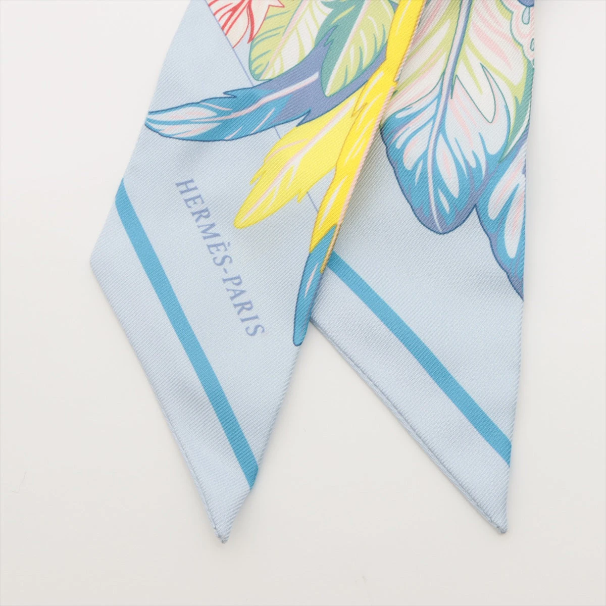 美品　エルメス　ツイリー　コリエドシアン　ブルー×イエロー　美品　シルクスカーフ エルメス ツイリー DANSE PACIFIQUE ダンスパシフィック