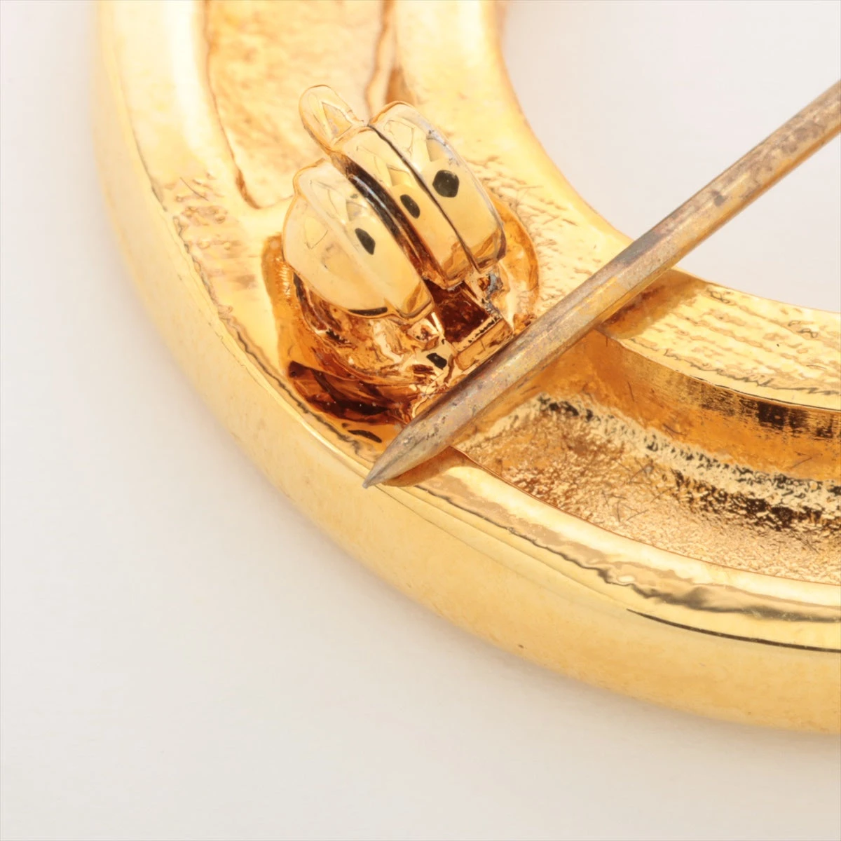 超美品ダブルCロゴ ブローチ ゴールド CHANEL CCロゴ ブローチ ゴールド - メルカリ