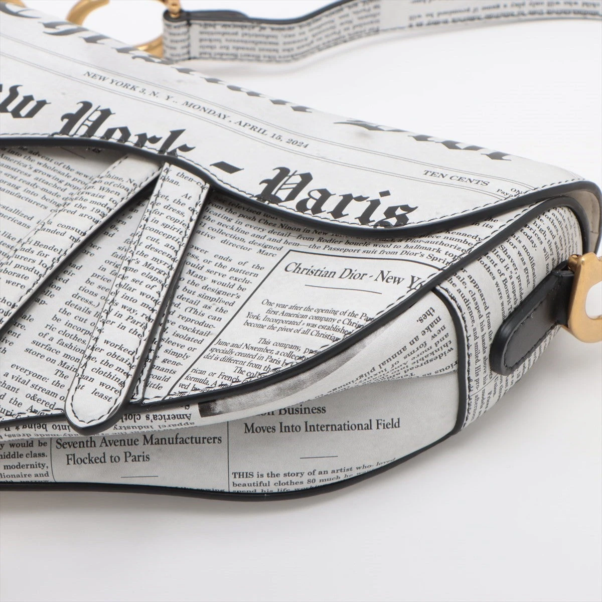 【◆魅力的なニュースペーパーモチーフ◇】DIOR Saddle バッグ GIFTABLE Rare Dior Newspaper Limited Edition Saddle Bag 2024