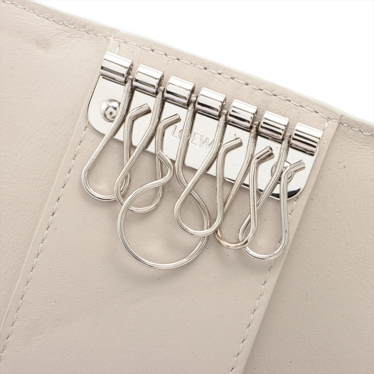 Anagram key case in pebble grained calfskin Beige - LOEWE