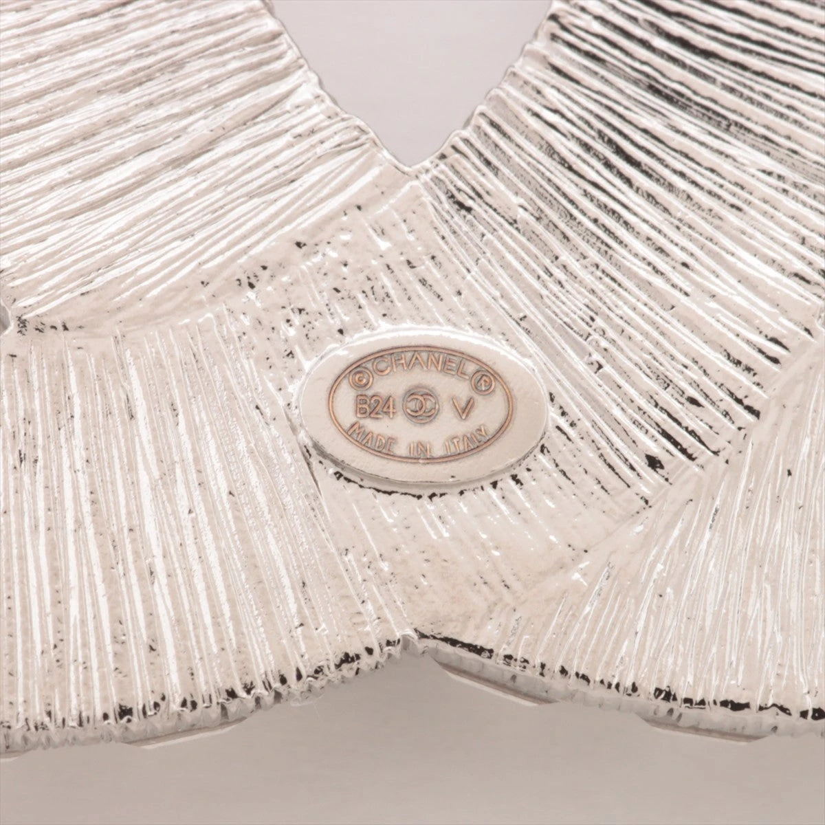 Chanel カラーストーンホワイト、ココマークブローチ □シャネル□CHANEL□ブローチ□ココマーク□CCマーク□ライン