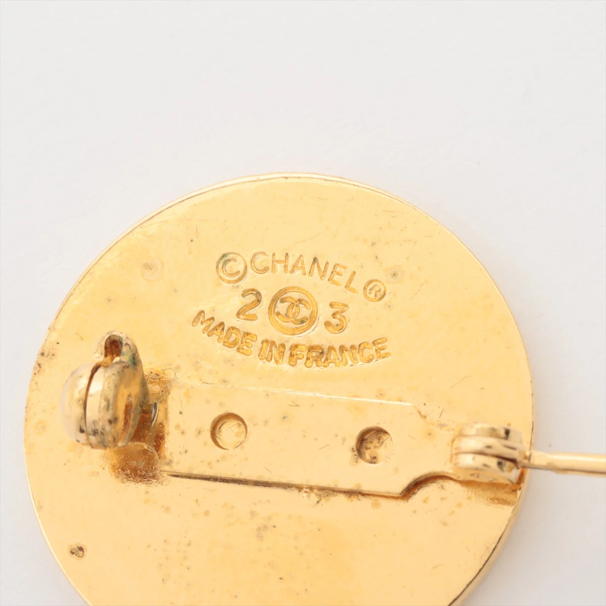 CHANEL シャネルブローチ 31 RUE CAMBON Chanel Gold Metal 31 Rue Cambon Brooch, 1990s Available For