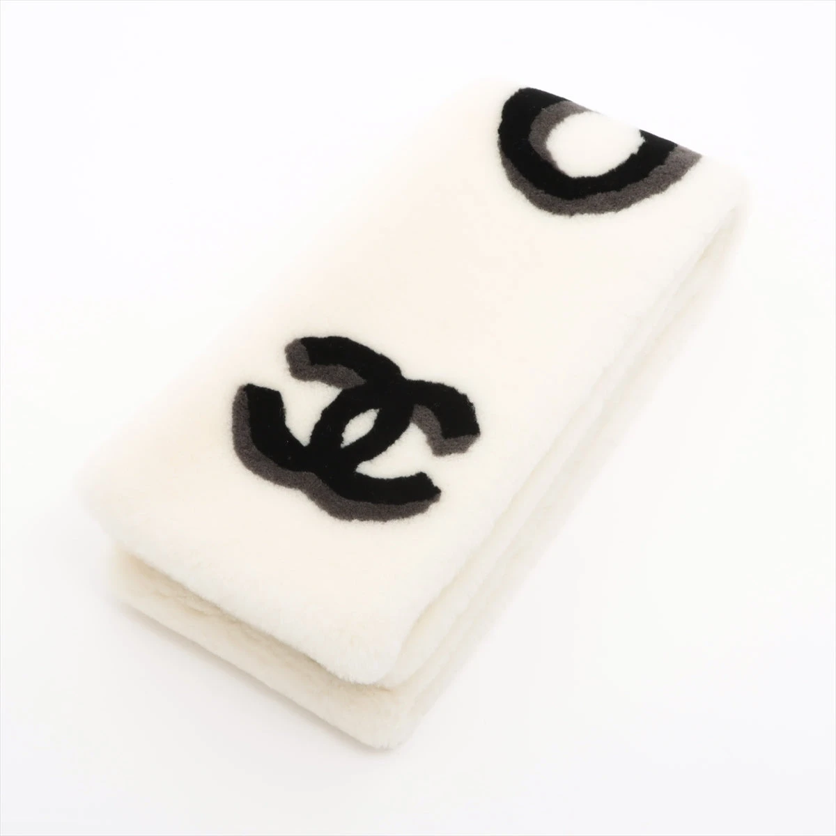 メンズもOK☆ロゴがかっこいい 2トーンが素敵 CHANEL マフラー メンズもOK☆ロゴがかっこいい 2トーンが素敵 CHANEL マフラー
