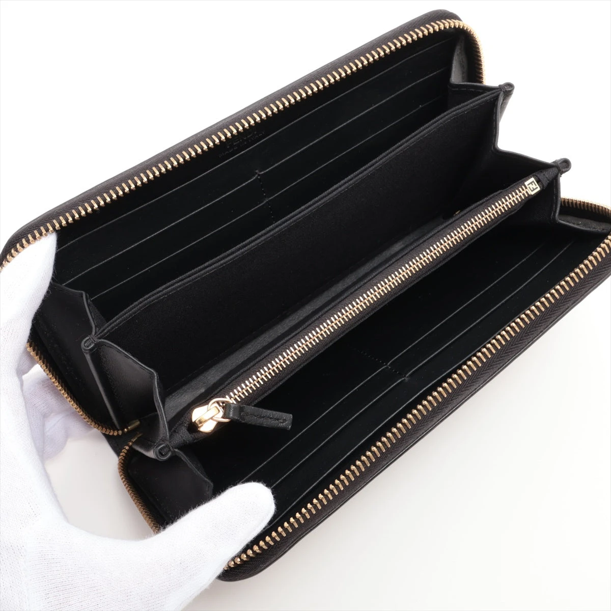 フェンディ モンスターアイ 7M0210 レザー ラウンドジップ