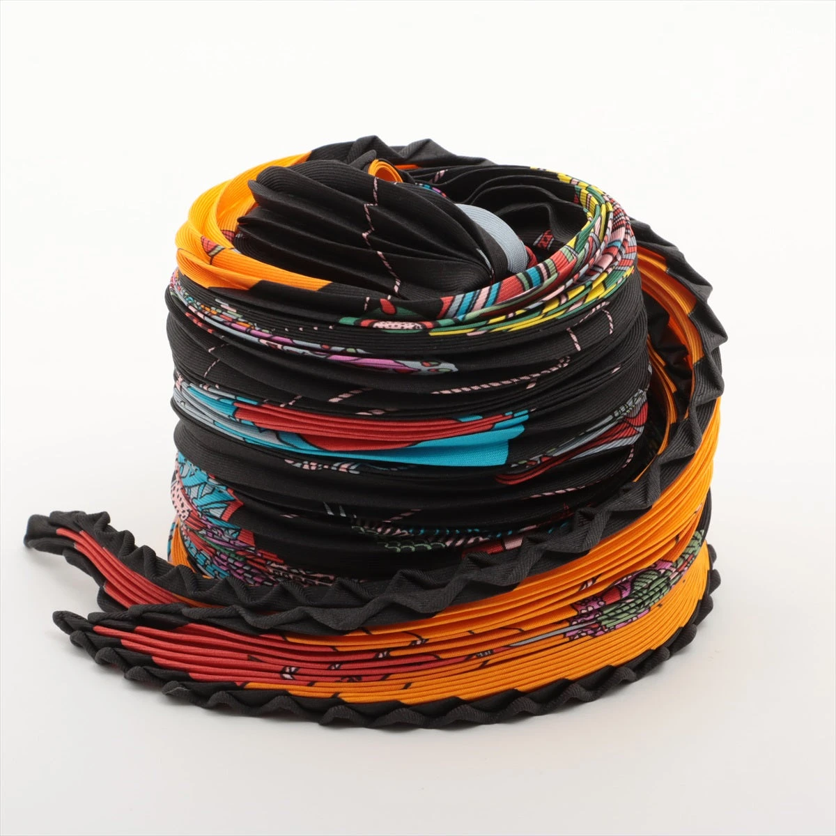 HERMESシルク100% プリーツ　オレンジ黒ダイヤモンドスカーフ エルメス プリーツカレ SOIES VOLANTES 大空に舞う スカーフ シルク