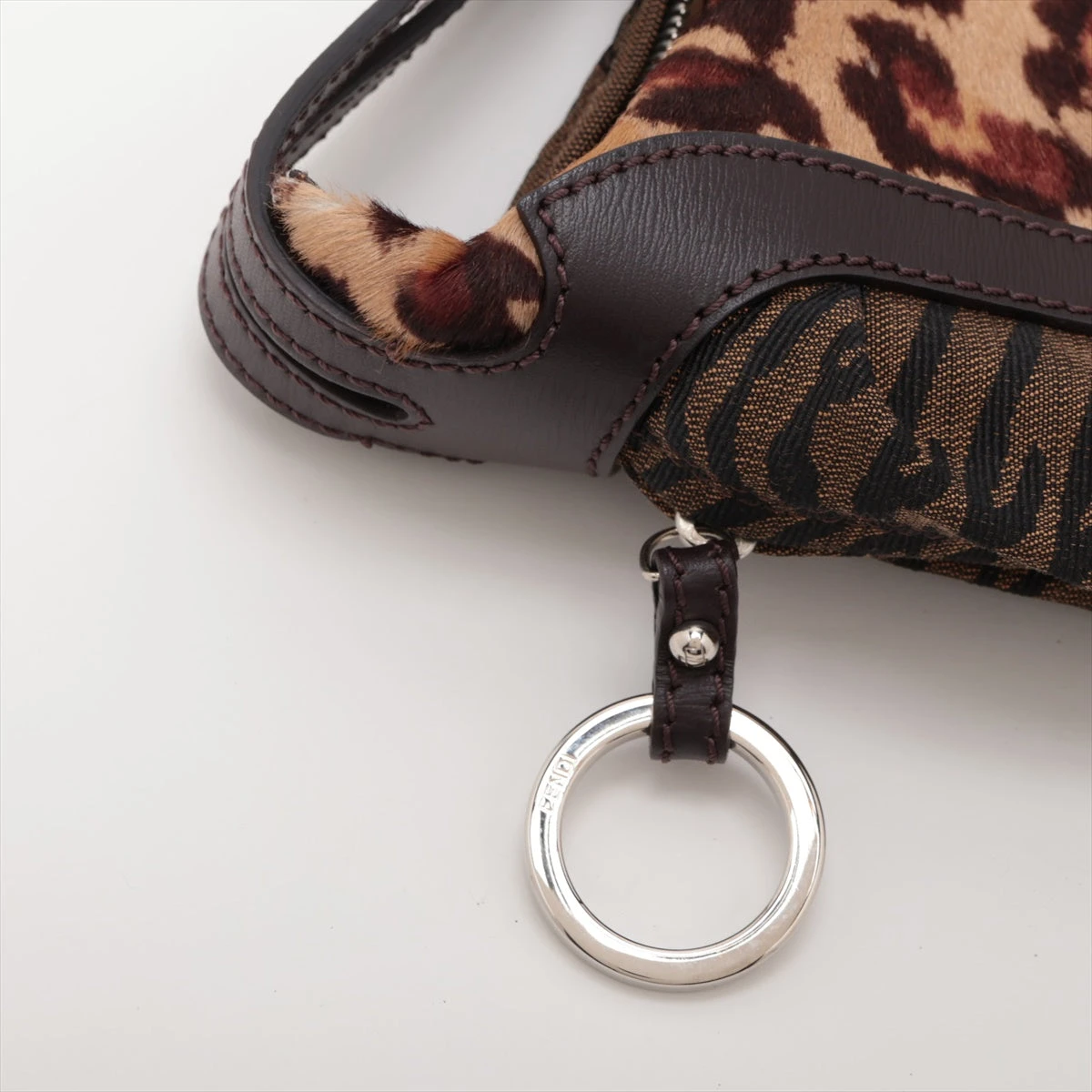 えりフェンディ　ズッカ　ハンドバッグ ブラウン カラー レザー ゴールド FENDI(フェンディ) ハンドバッグ ズッカ柄 ベージュ×ダーク