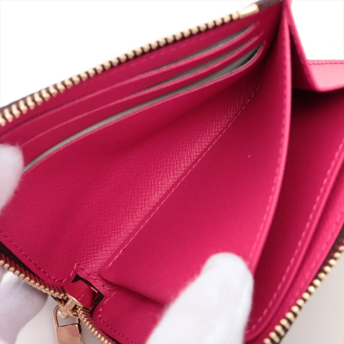 fendiほぼ新品ウォレット財布ピンクスタッズ