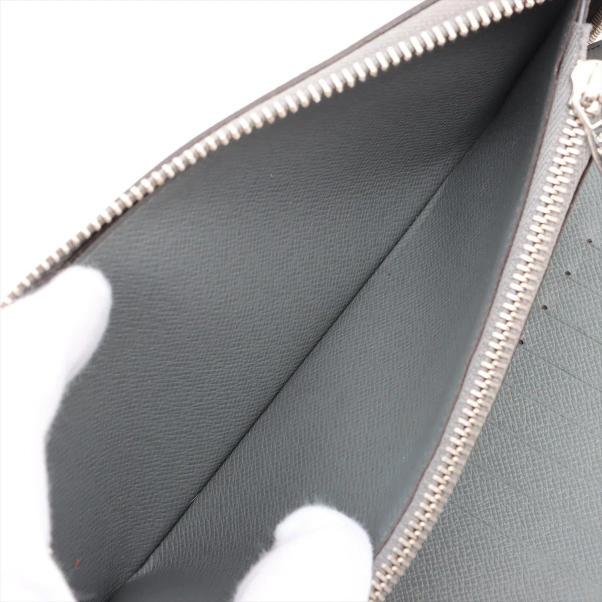 ヴィトン タイガ ジッピーウォレットヴェルティカル M32601 グラシエ