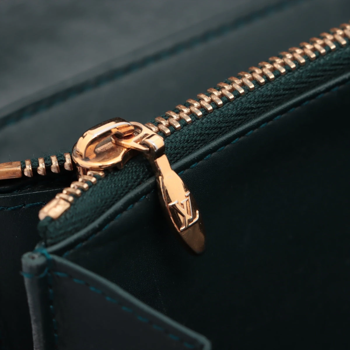 【訳あり】LOUISVUITTONポルトフォイユサラヴェルニ　グリーン緑　長財布 LOUIS VUITTON（財布 ・ グリーン・カーキ/緑色系）のフリマ