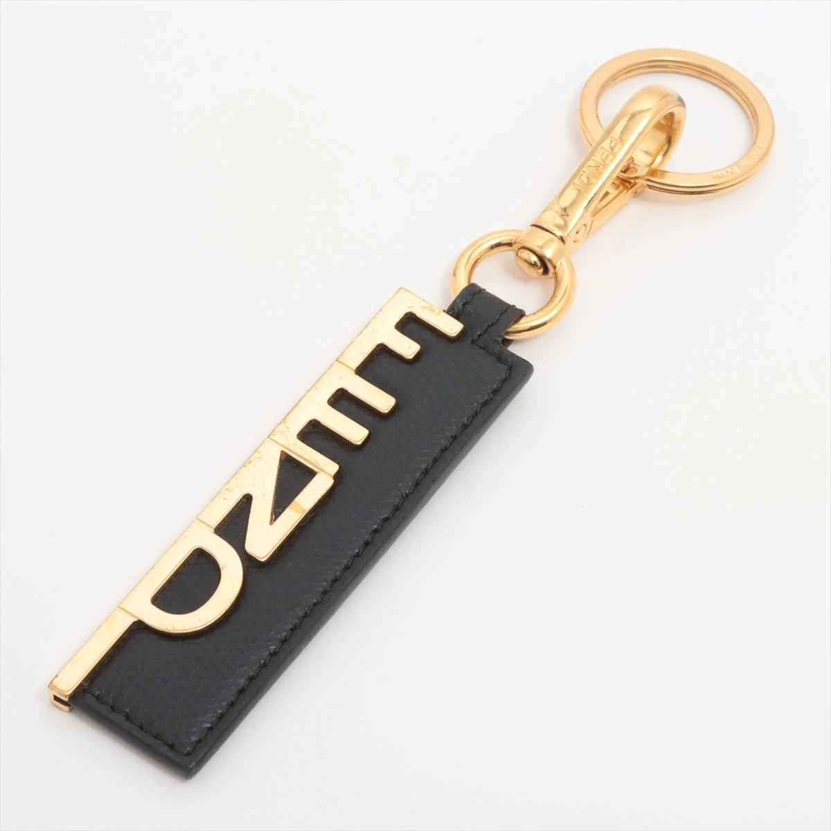 新品、未使用！FENDI ロゴチャーム FENDI(フェンディ) パイナップルチャーム オレンジ｜【公式