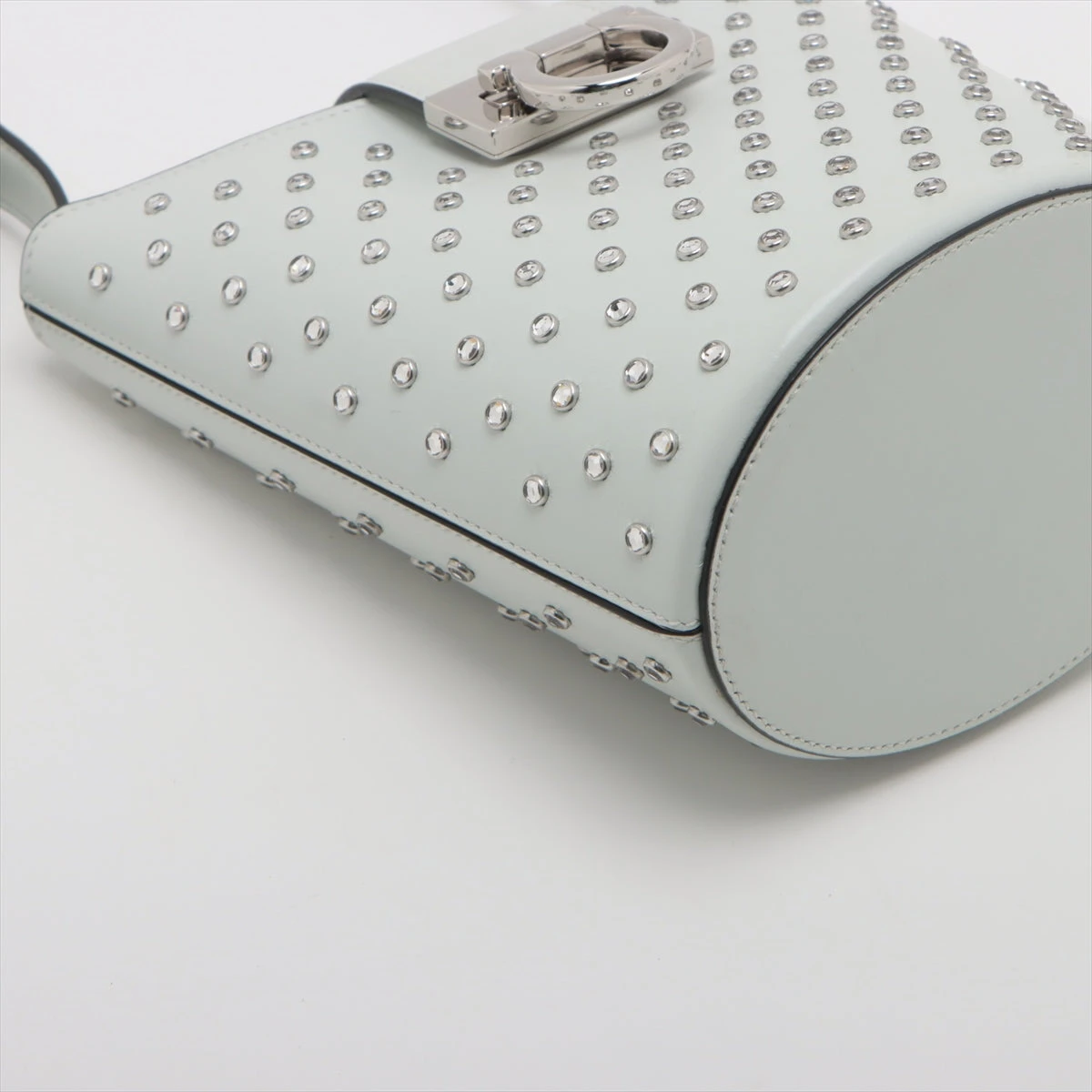 最終大幅値下げ❣️FERRAGAMO ガンチーニ トリフォリオ バケットバッグ 最終大幅値下げ❣️FERRAGAMO ガンチーニ トリフォリオ バケット