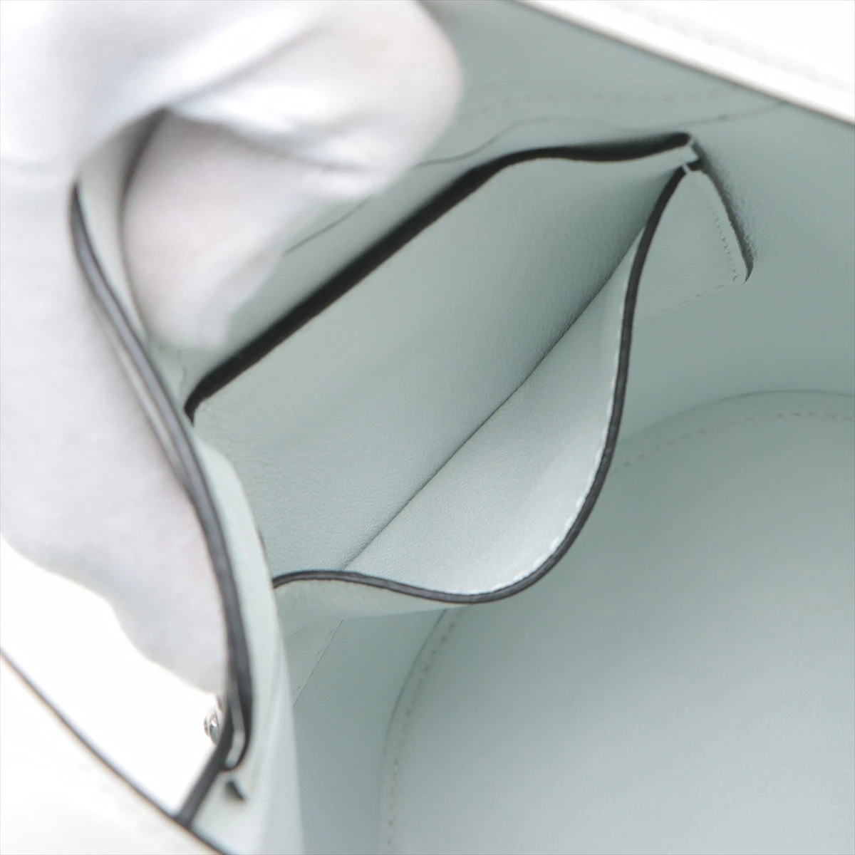 フェラガモ ガンチーニ トリフォリオ レザー ショルダーバッグ