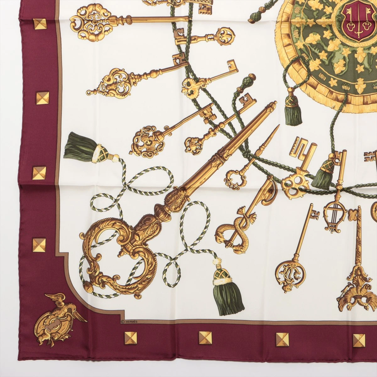 美品HERMESHERMES.大判スカーフ.カレ90 鍵とリボン柄[鉄細工] HERMES