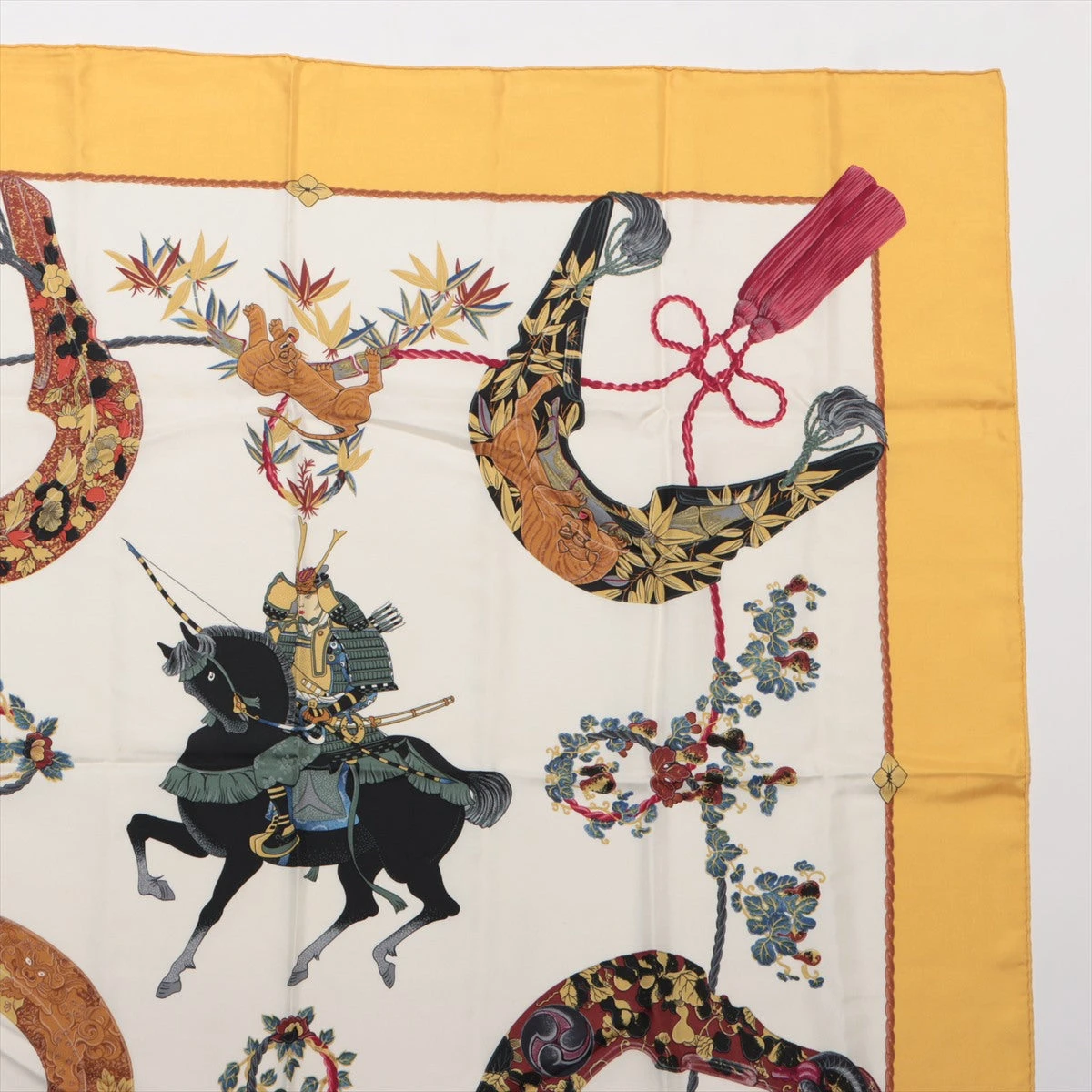 HERMES エルメス スカーフ SAMOURAI 侍 サムライ カレ90 エルメス カレ90 SAMOURAI 侍 スカーフ シルク イエロー