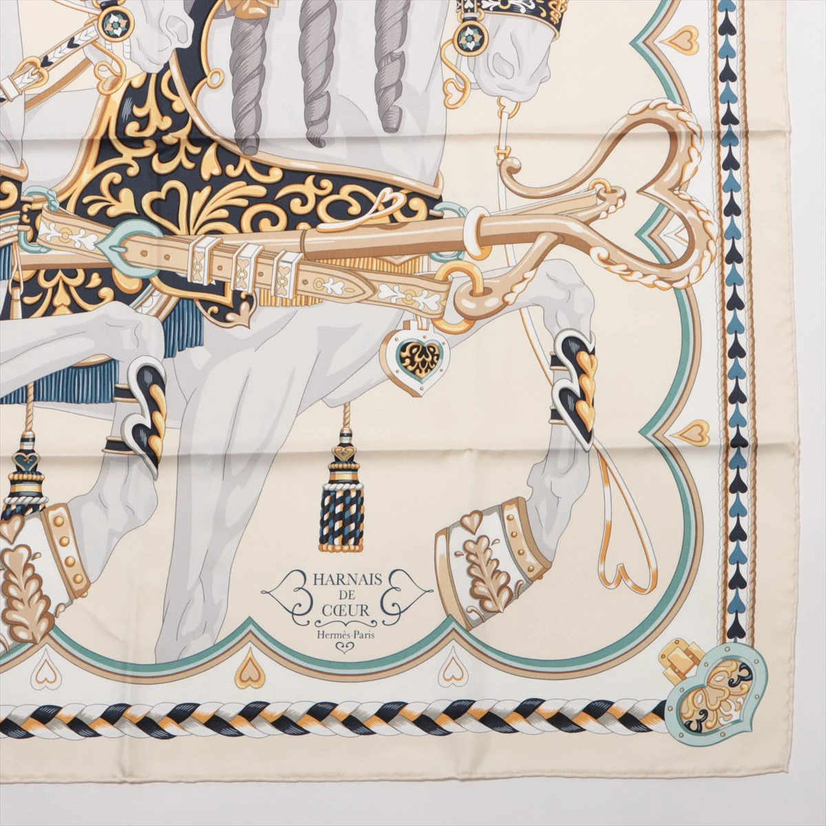 エルメス スカーフ シルク アイボリー カレ90 HARNAIS DE COEUR エルメス スカーフ シルク アイボリー カレ90 HARNAIS DE COEUR