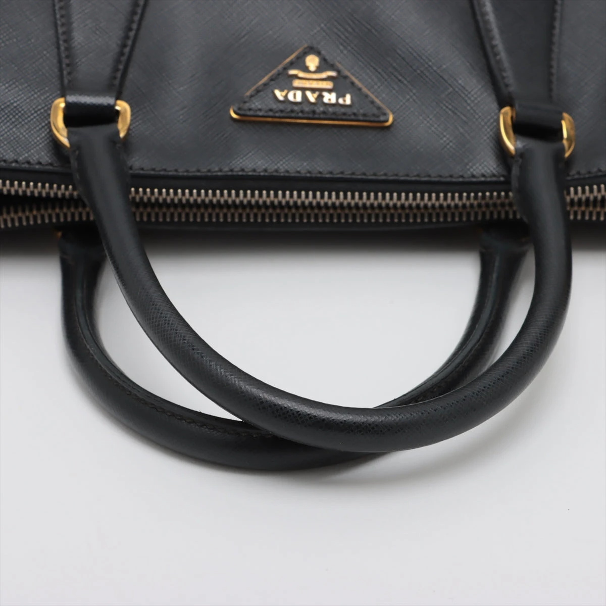 PRADA 黒 レザー ハンドバッグ サフィアーノ 1BA916_NZV_F0002_V_EOO_SLB.jpg