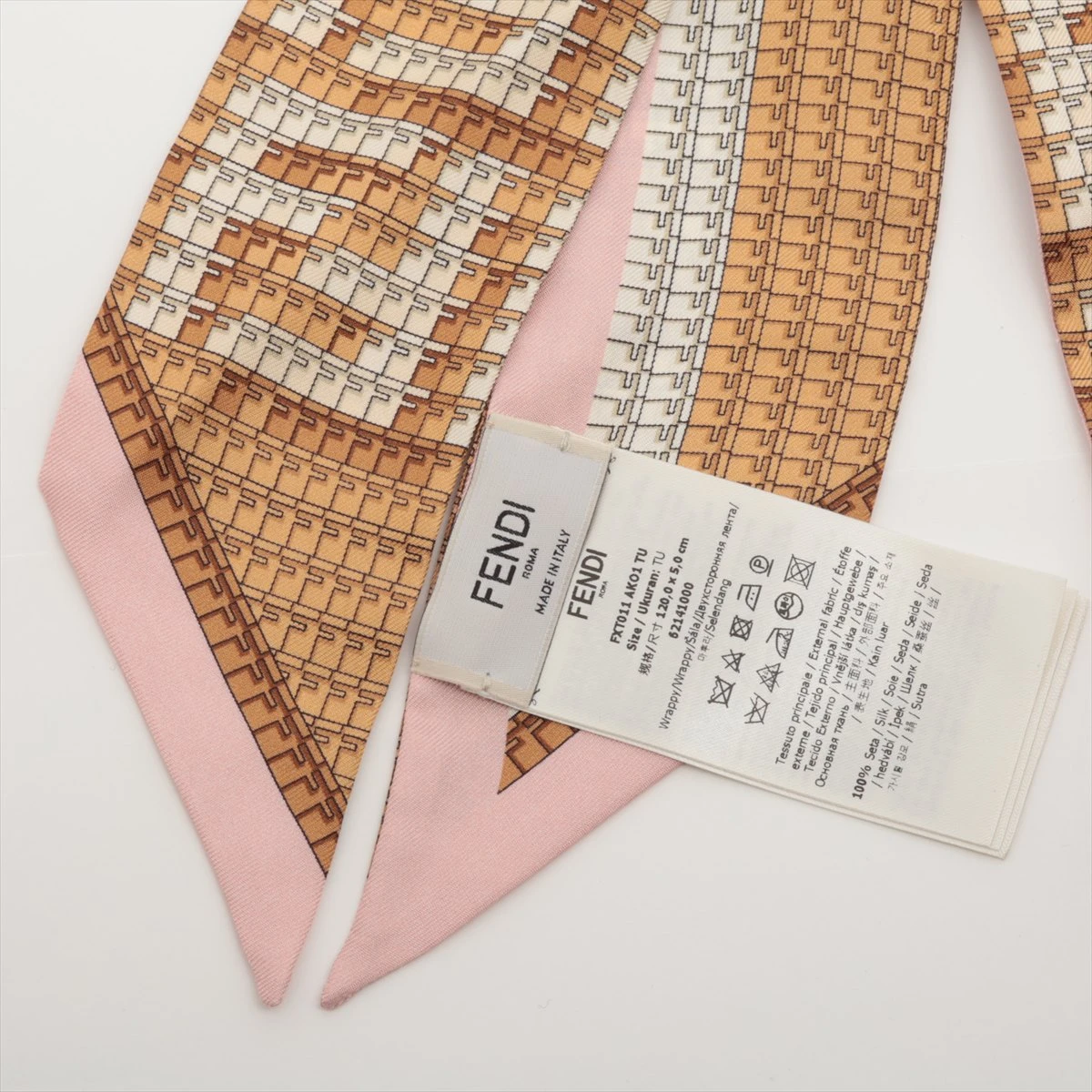 【3回程使用】FENDI フェンディ　ピンク　シルク　スカーフ 3回程使用】FENDI フェンディピンクシルクスカーフ