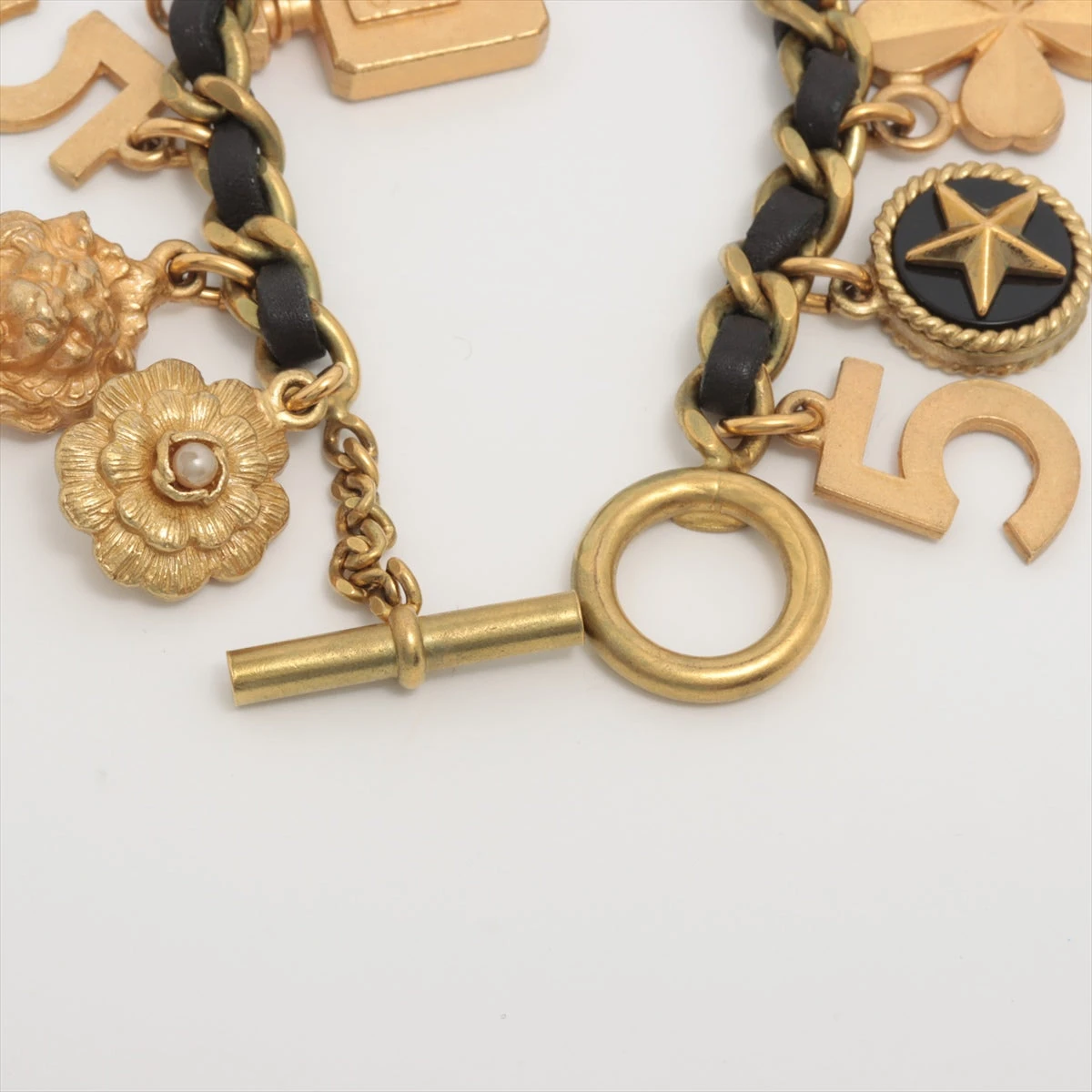 CHANEL シャネル ヴィンテージ コインモチーフ バングル ゴールド　94P CHANEL シャネル ヴィンテージ コインモチーフ バングル
