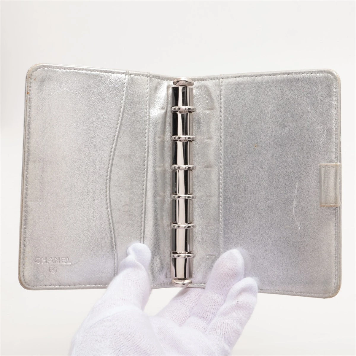 シャネル アイコンライン パテントレザー 手帳カバー シルバー