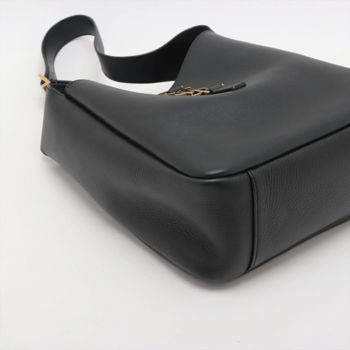 ■ 45778★年 サンローランパリ ショルダーバッグ レザー タッセル □ 45778☆年 サンローランパリ ショルダーバッグ レザー タッセル