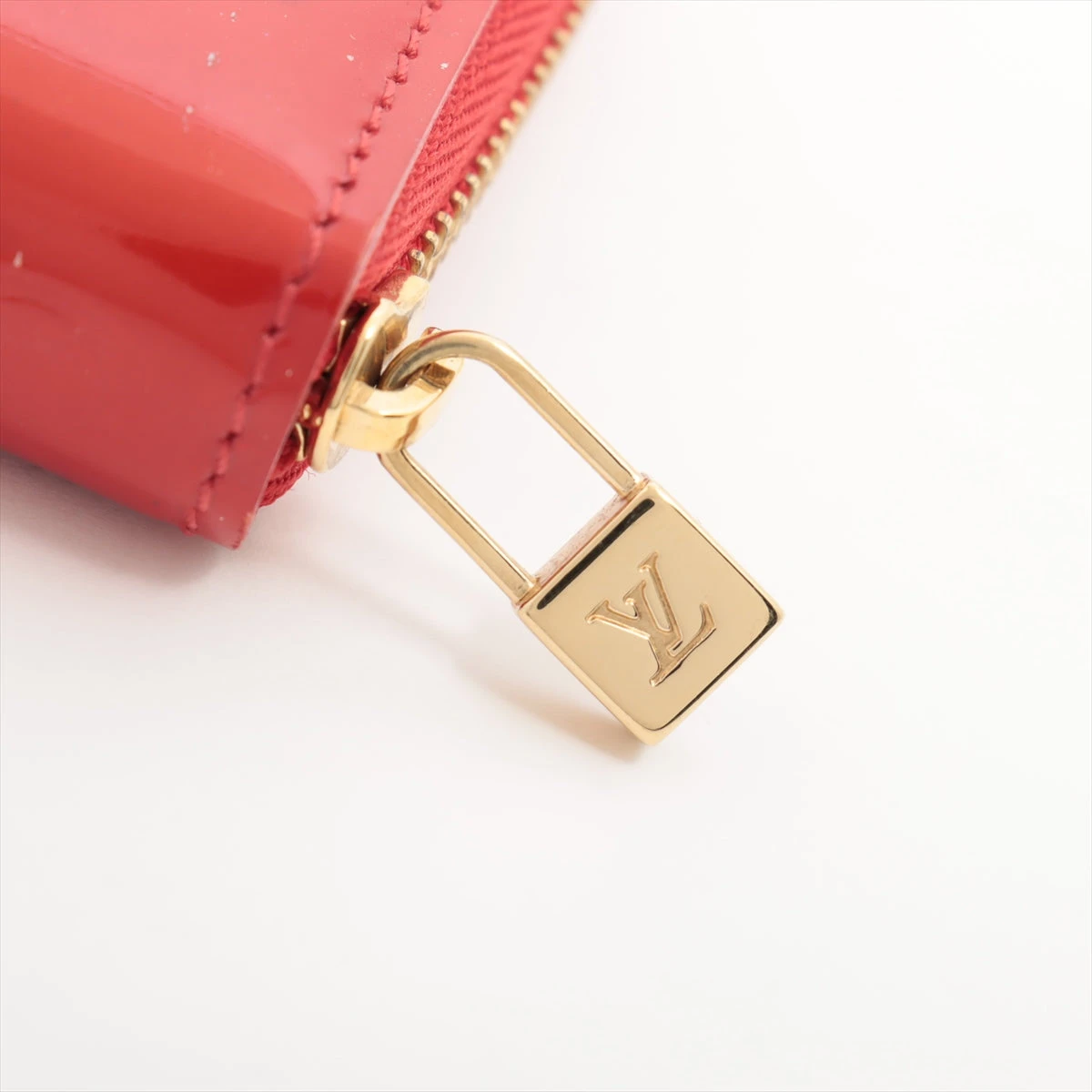 ヴィトン ヴェルニ ブルーム 型番 レッド コンパクトウォレット