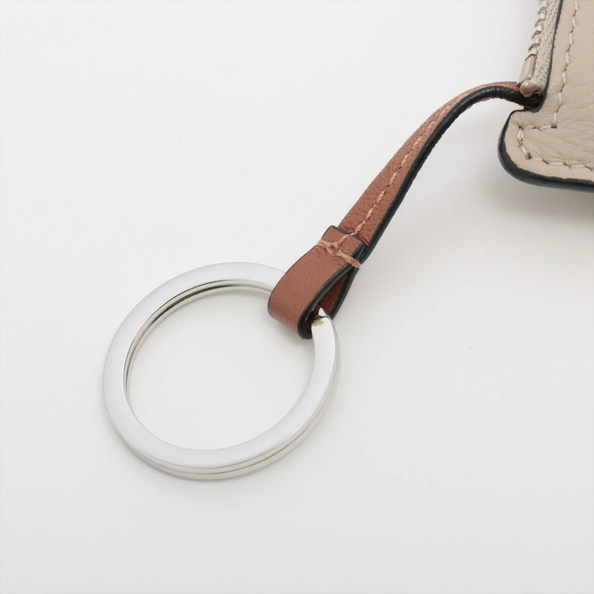 ✨️美品✨️ ロエベ アナグラム コインケース シボ革 型押し レザー ベージュ ✨️美品✨️ ロエベ アナグラム コインケース シボ革 型押し