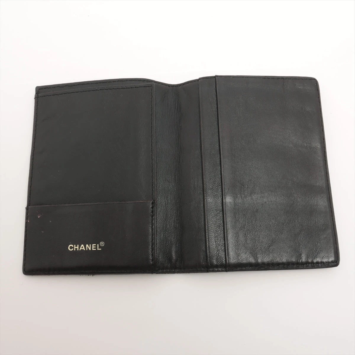 CHANEL パスポートケース 黒 お財布として使えるCHANELの『パスポートケース』が超穴場