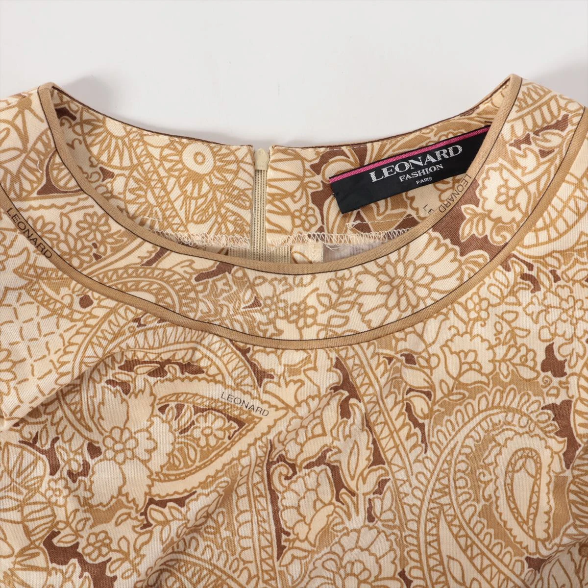 レオナール ベージュ茶絵柄 トップス 送料680 レオナール（Tシャツ・カットソー｜トップス）：レディース