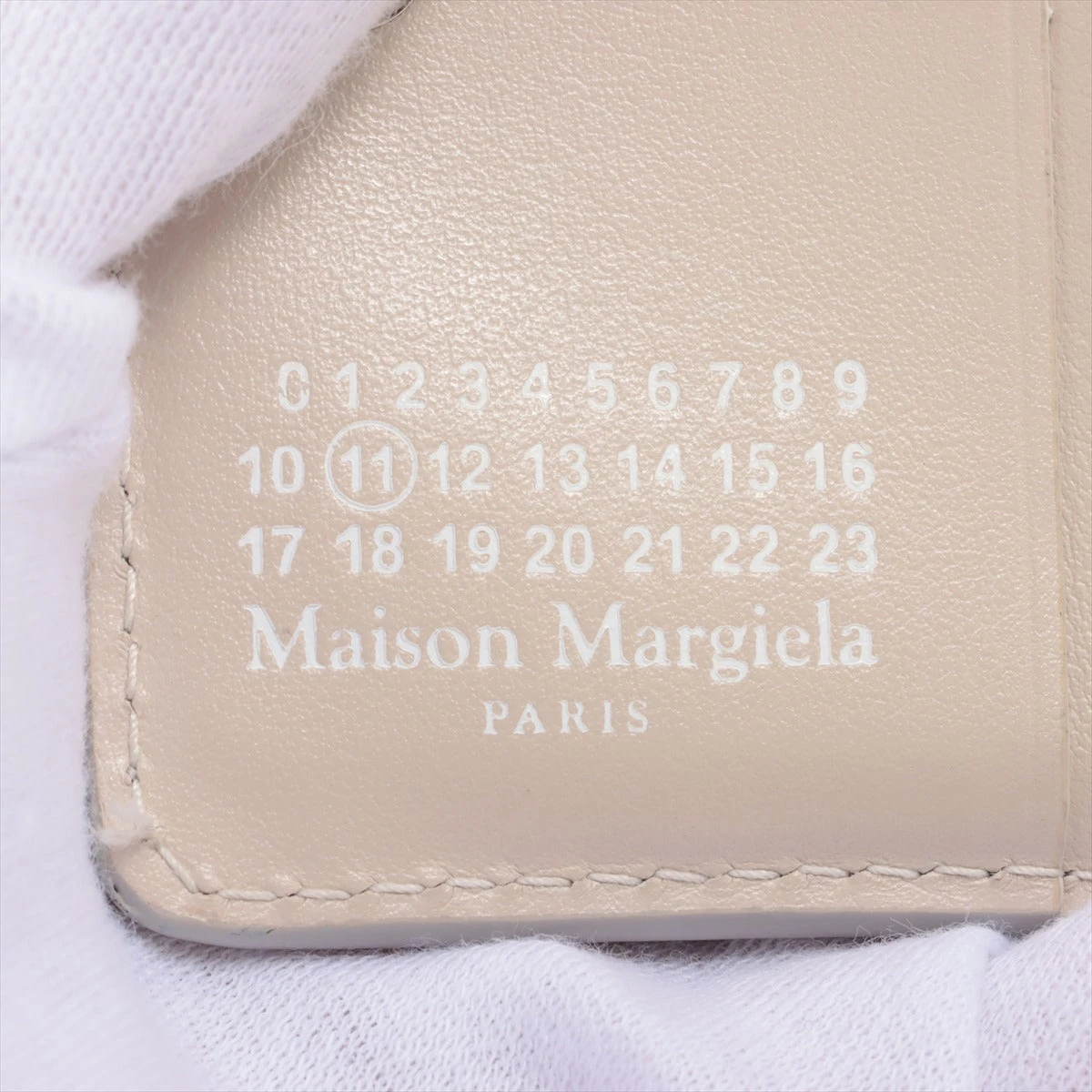 ♡本物♡【新品未使用】メゾンマルジェラ コンパクトウォレット ピンクベージュ メゾンマルジェラ 4ステッチ レザー コンパクトウォレット